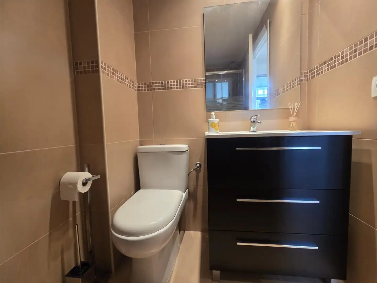 Baño de Estudio en venta en Alicante / Alacant con Amueblado y Piscina comunitaria