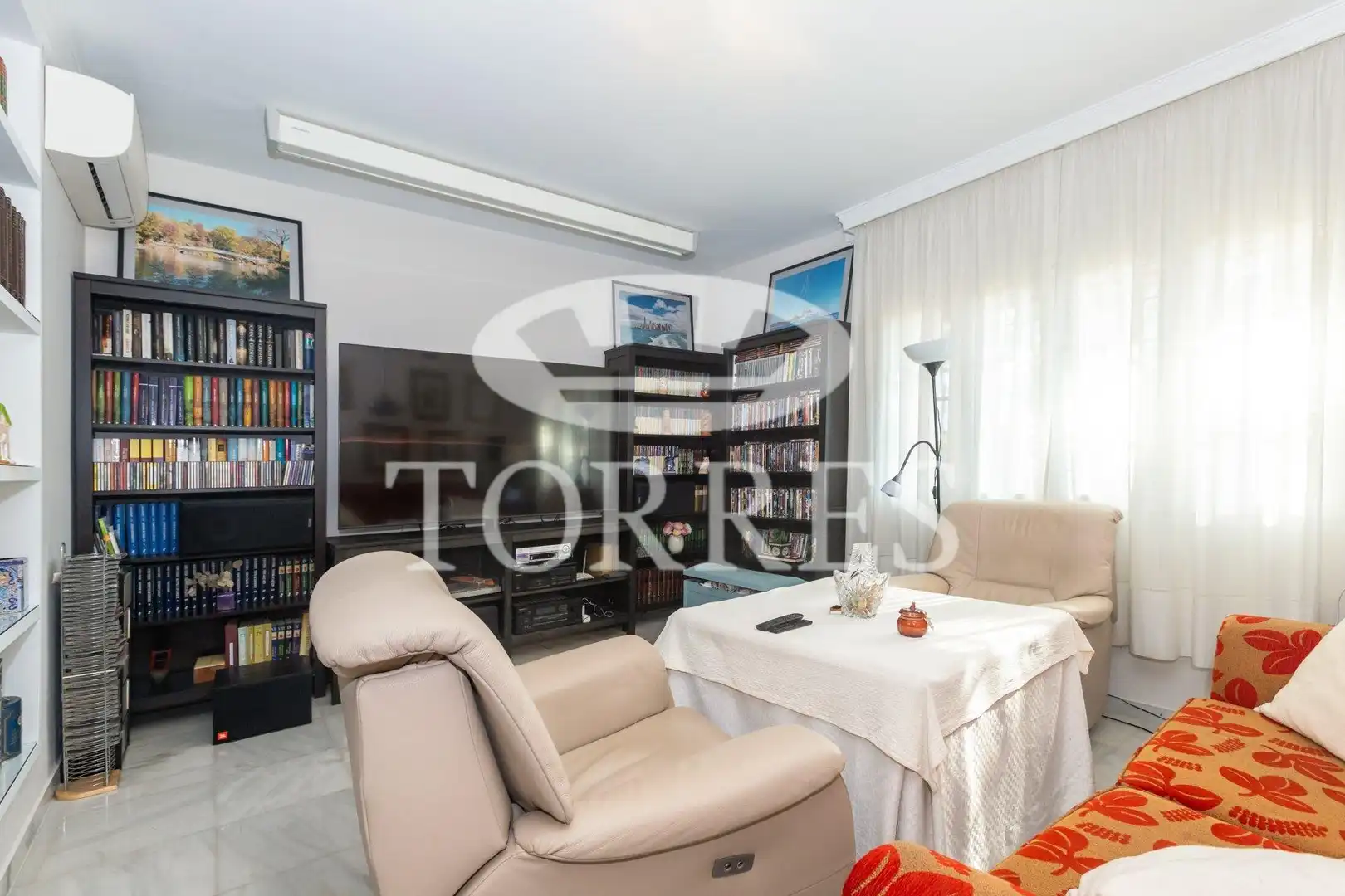 Wohnzimmer von Haus oder Chalet zum Verkauf in Málaga mit Klimaanlage, Heizung und Privatgarten