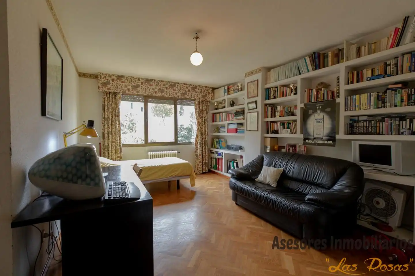 Schlafzimmer von Einfamilien-Reihenhaus zum Verkauf in Madrid mit Klimaanlage, Heizung und Privatgarten