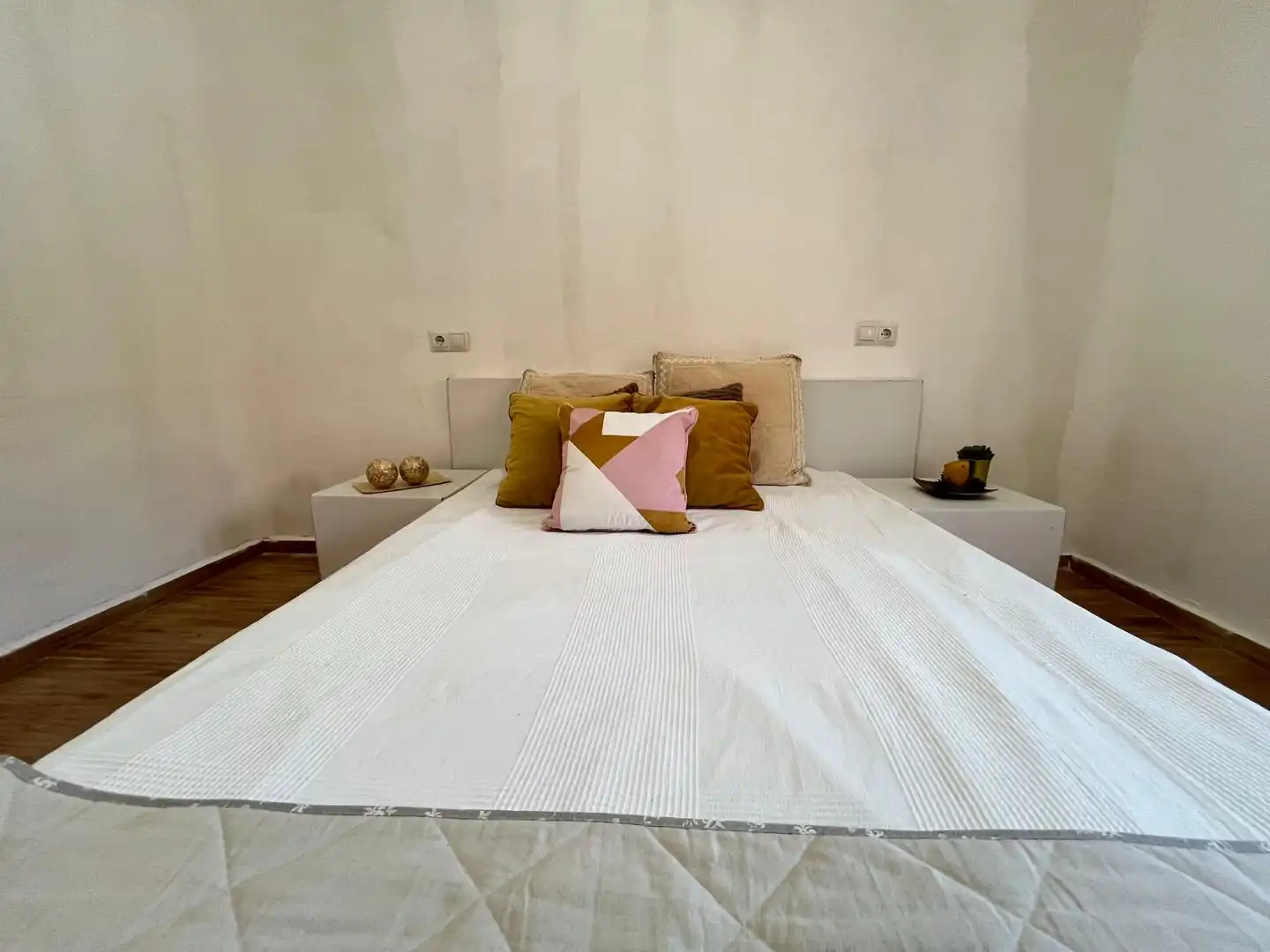 Bedroom of Flat for sale in Cartagena  with Air Conditioner and Oven