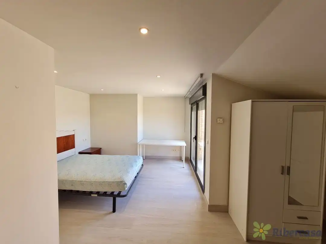 Habitación de Ático en venta en Tudela con Calefacción, Terraza y Balcón