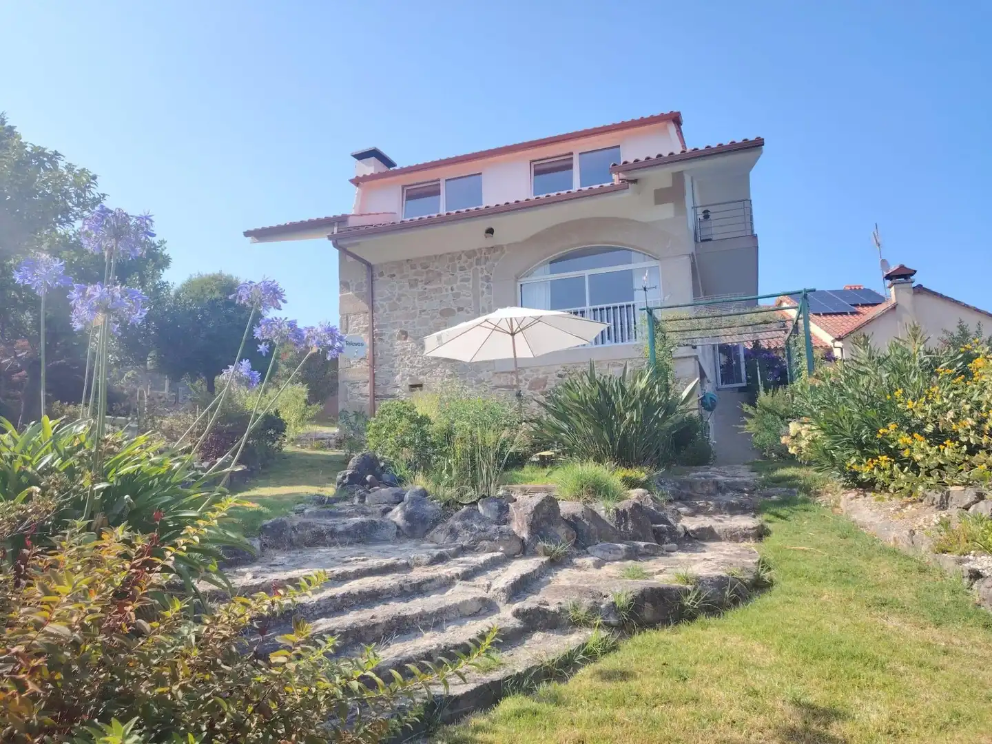 Vista exterior de Casa o xalet en venda en O Rosal   amb Terrassa, Piscina i Balcó