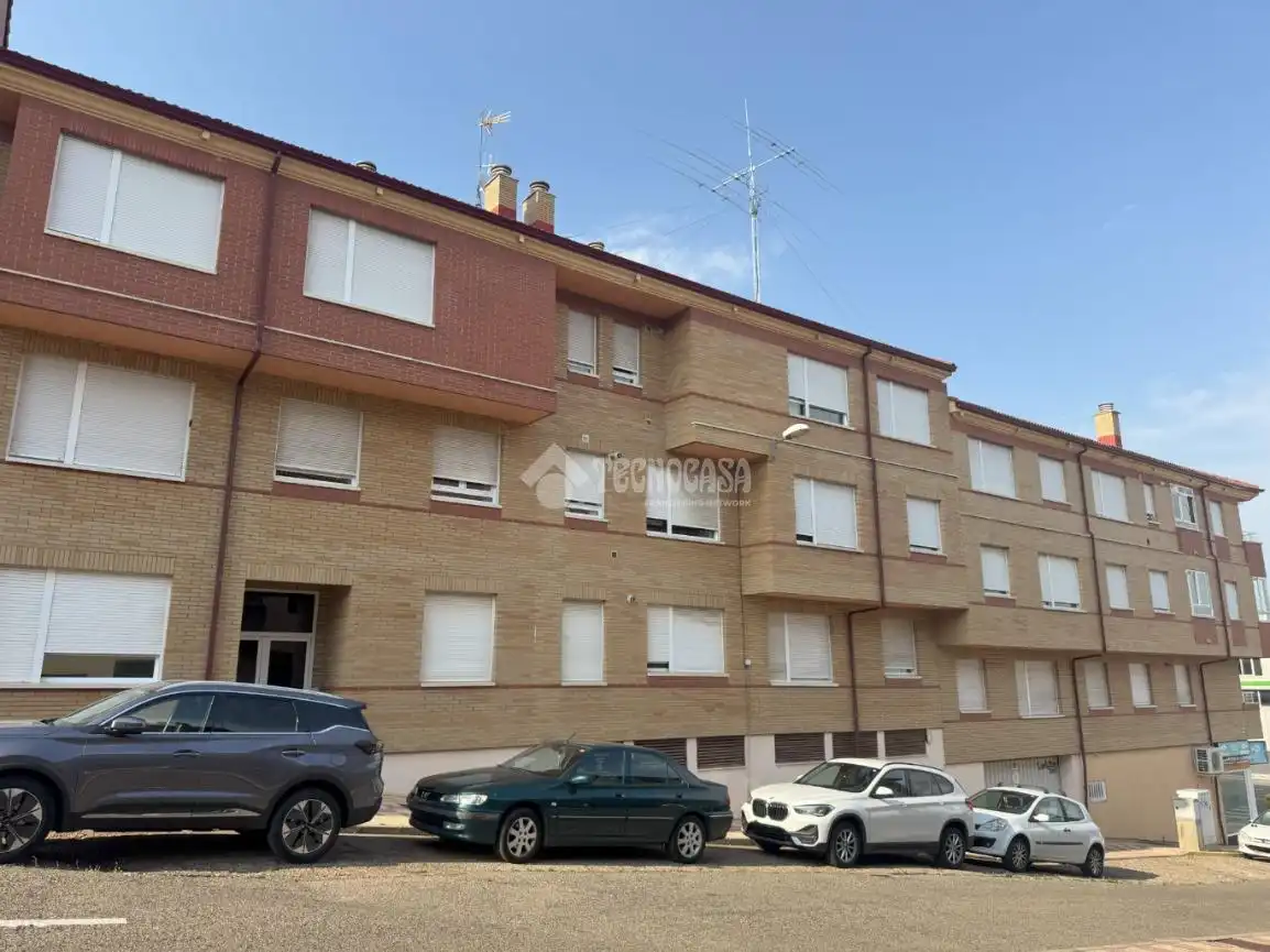 Außenansicht von Wohnung zum Verkauf in Villaquilambre mit Heizung und Abstellraum