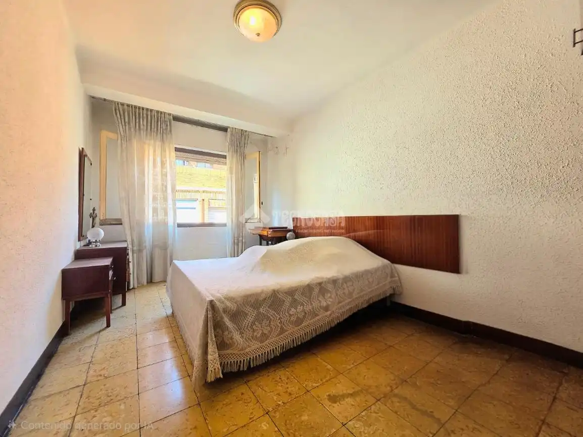 Habitación de Piso en venta en Santa Coloma de Gramenet con Balcón