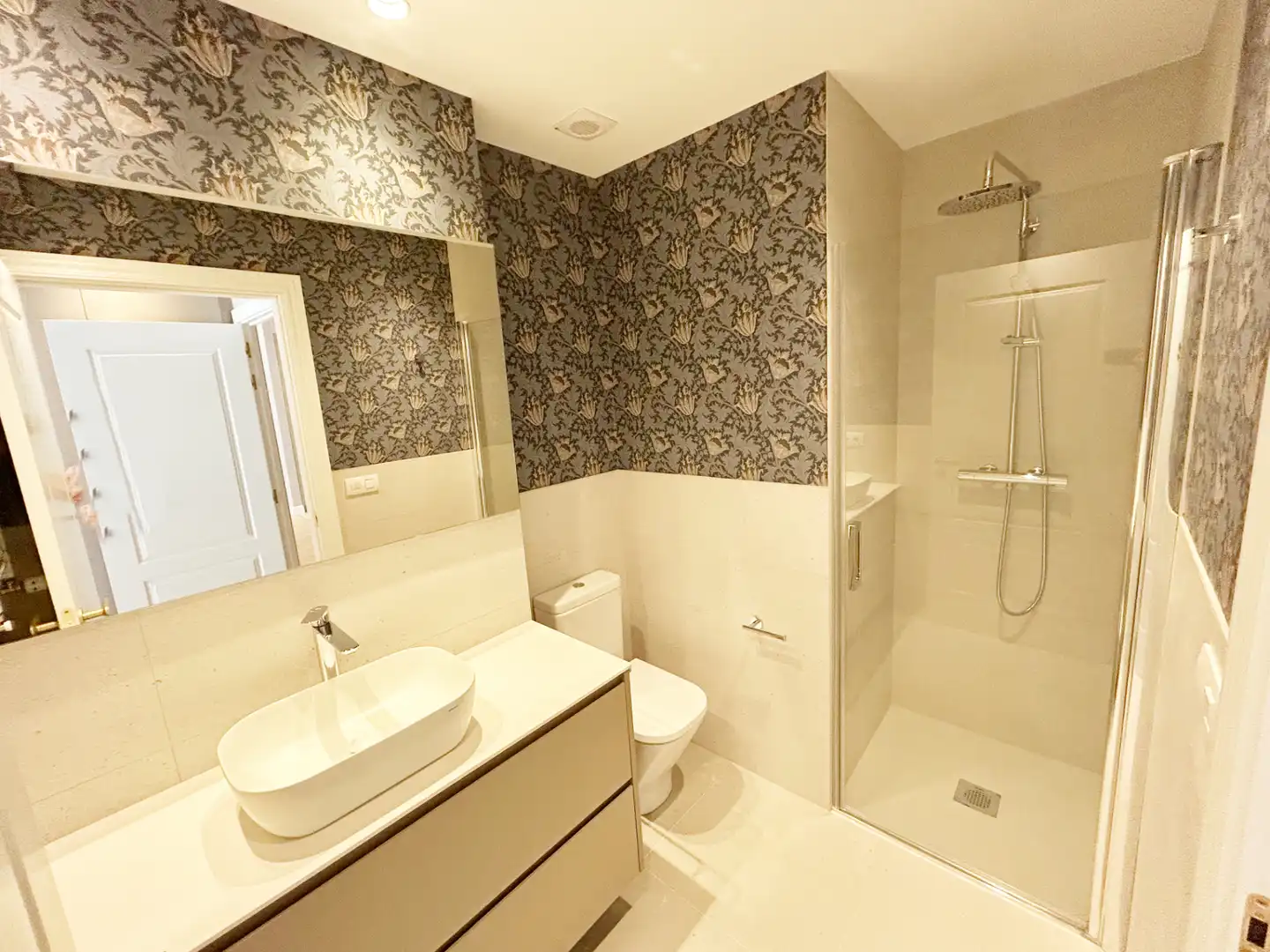 Baño de Piso en venta en Vitoria - Gasteiz con Calefacción, Trastero y Horno