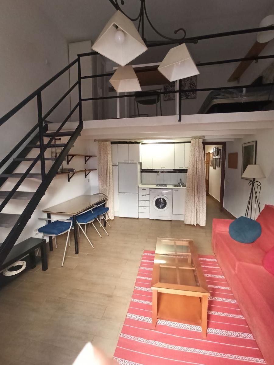 Cuina de Apartament de lloguer en  Sevilla Capital amb Aire condicionat i Balcó