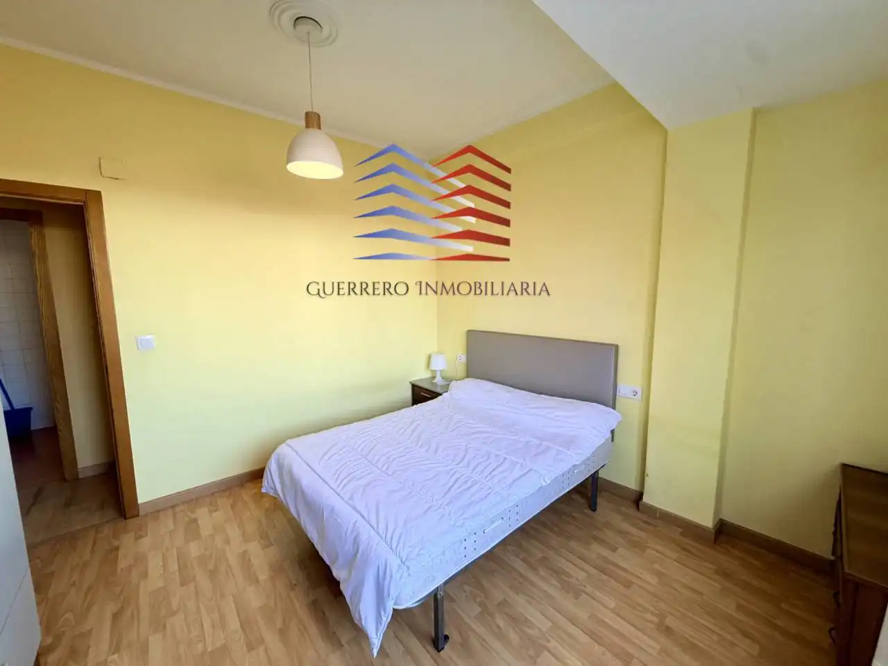 Schlafzimmer von Wohnungen zur Miete in Ourense Capital  mit Heizung, Parkett und Möbliert