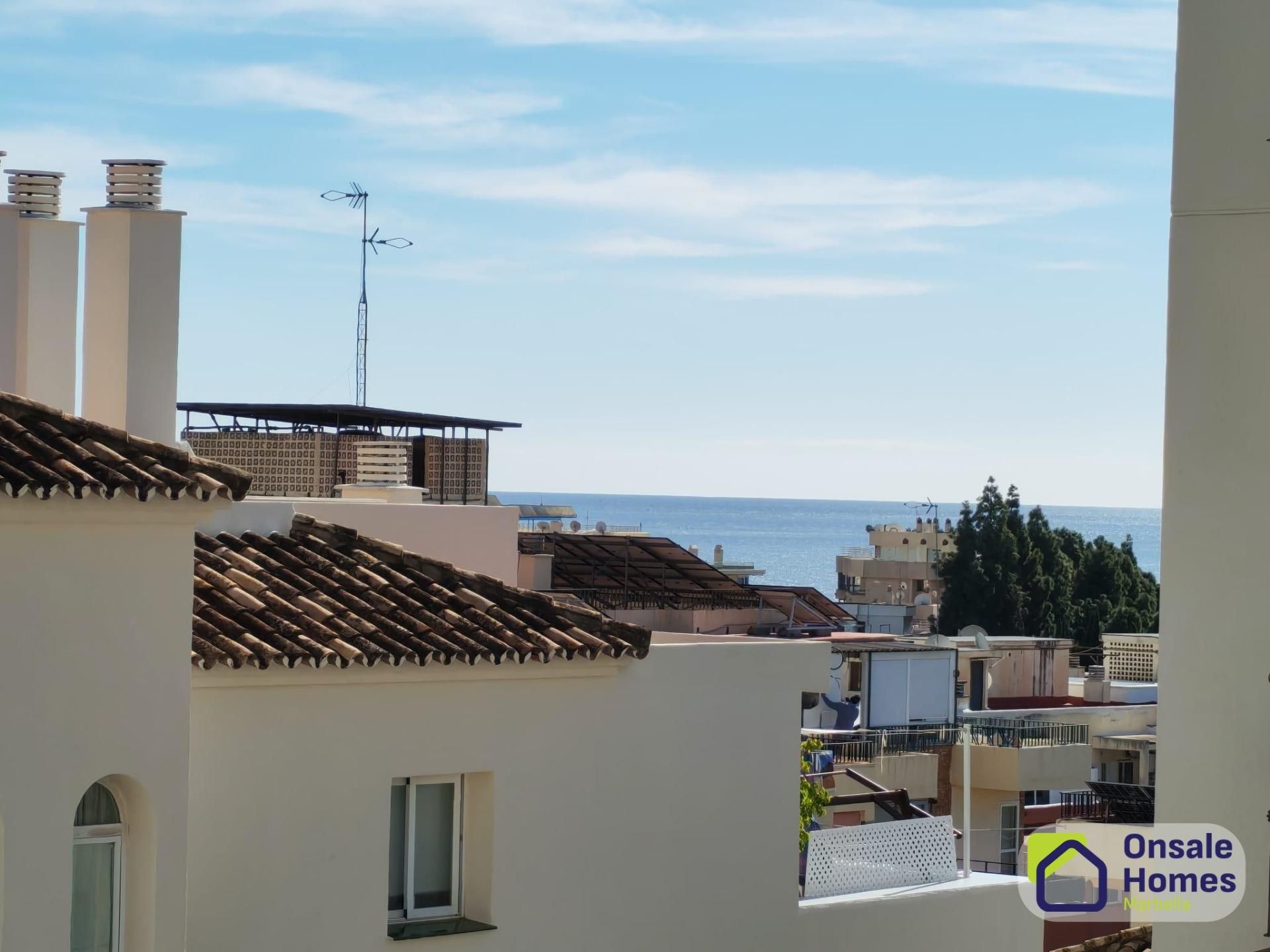 Vista exterior de Àtic de lloguer en Marbella amb Aire condicionat, Terrassa i Traster