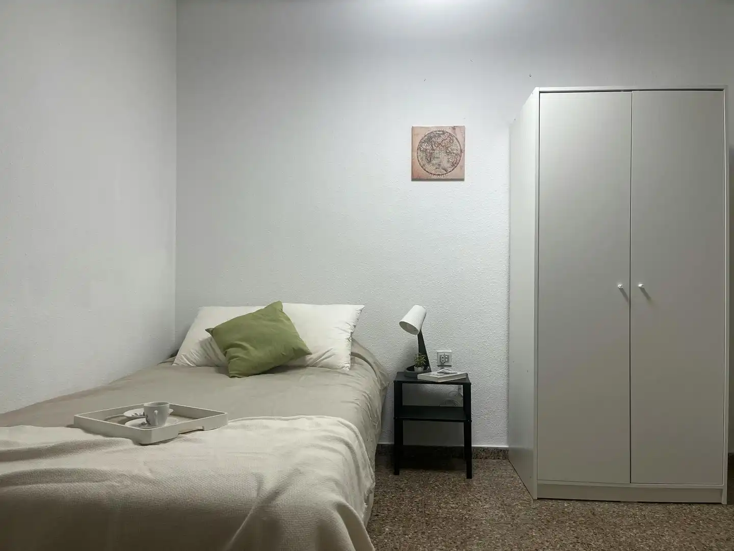 Bedroom of Flat for share in  Valencia Capital  with Heating, Furnished and Washing machine
