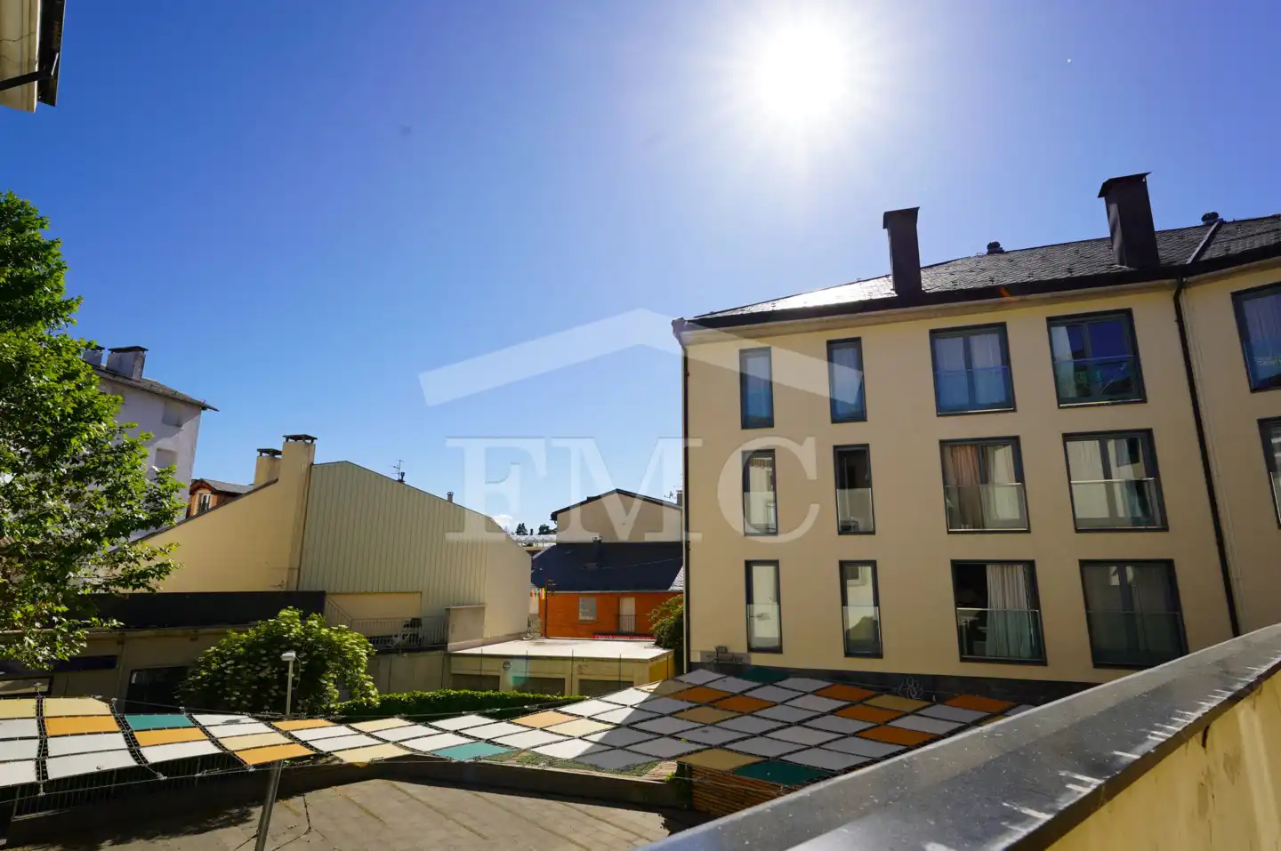 Vista exterior de Piso en venta en Bourg - Madame con Calefacción, Parquet y Trastero