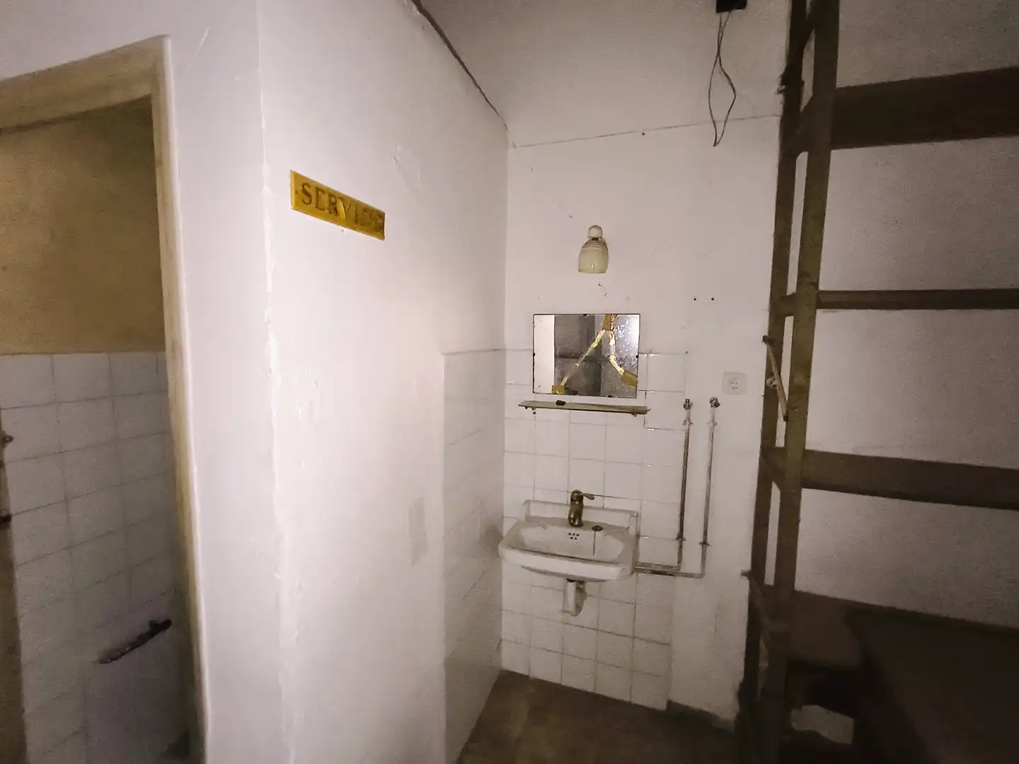 Baño de Local en venta en Palencia con Amueblado