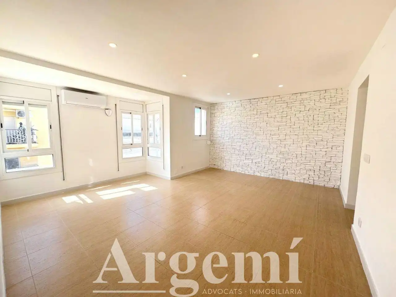 Sala de estar de Piso en venta en Palau-solità i Plegamans con Aire acondicionado