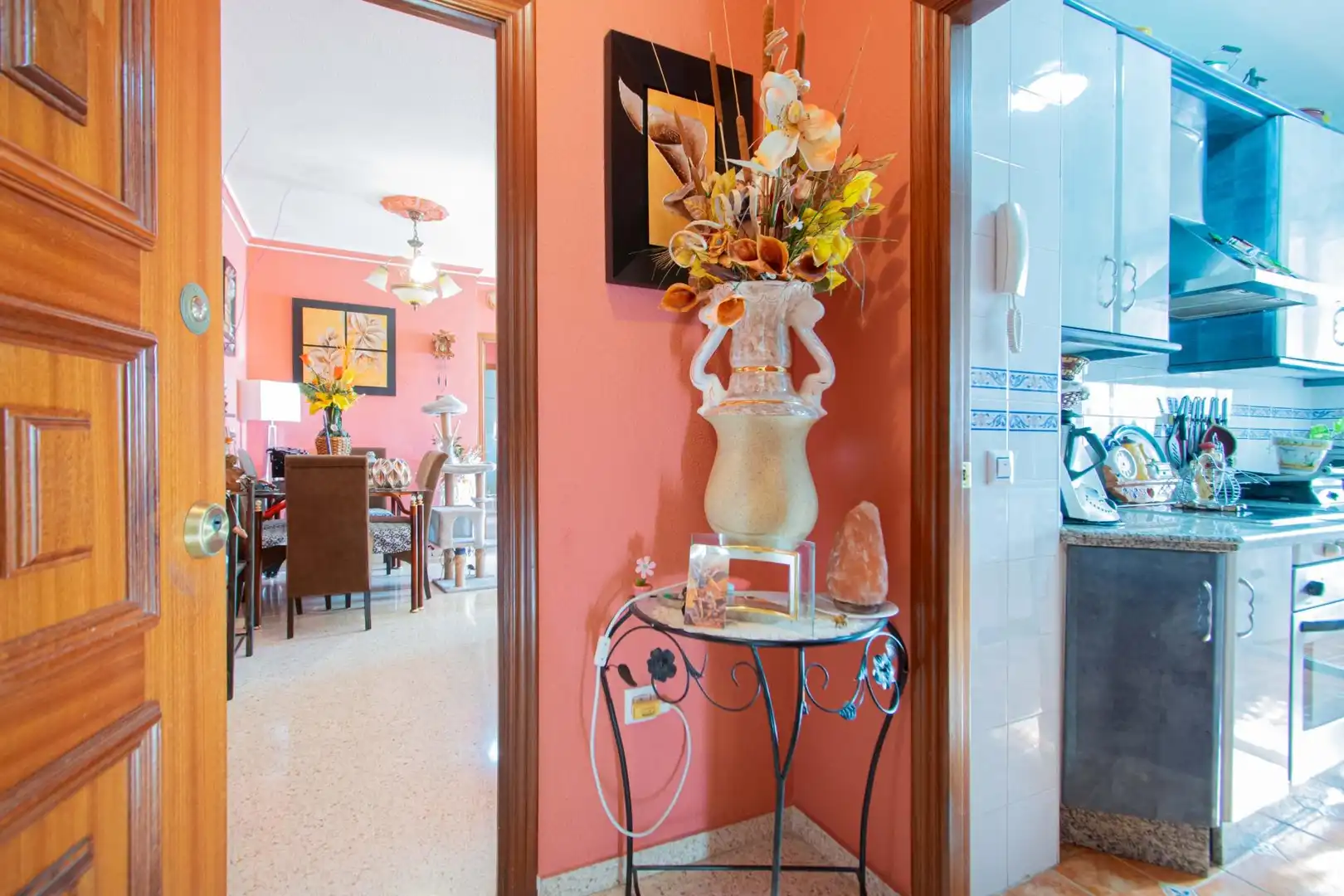 Wohnung zum Verkauf in  Sevilla Capital mit Klimaanlage, Terrasse und Abstellraum