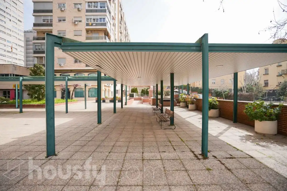 Flat for sale in Calle Santiago Rusiñol, Ciudad Universitaria
