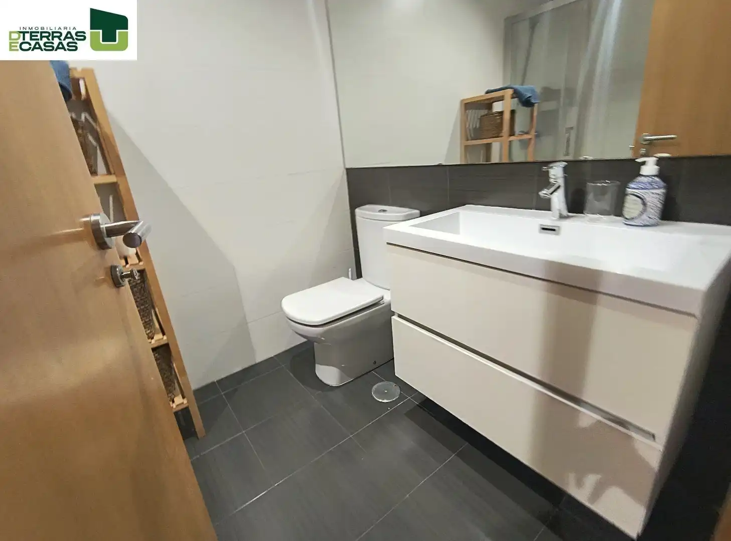 Bathroom of Flat for rent in Bueu  with Air Conditioner, Heating and Furnished