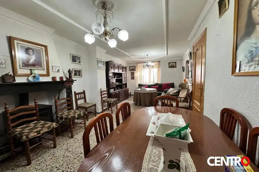 Menjador de Casa o xalet en venda en Guadahortuna amb Jardí privat