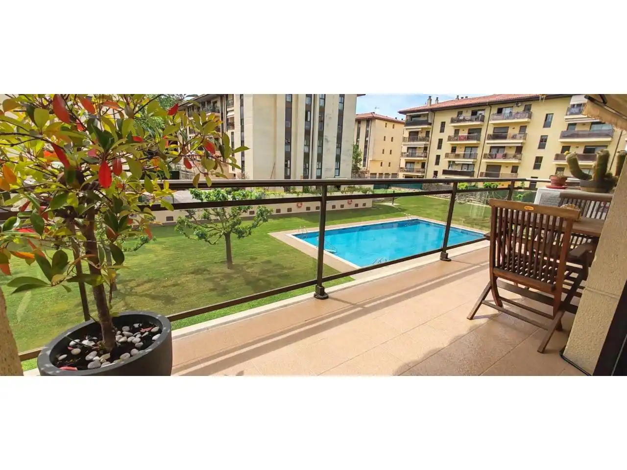 Schwimmbecken von Wohnung zum Verkauf in Girona mit Klimaanlage, Heizung und Terrasse