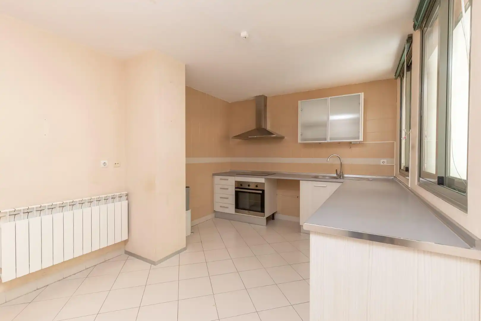 Kitchen of Flat for sale in Granada  with Air Conditioner and Heating