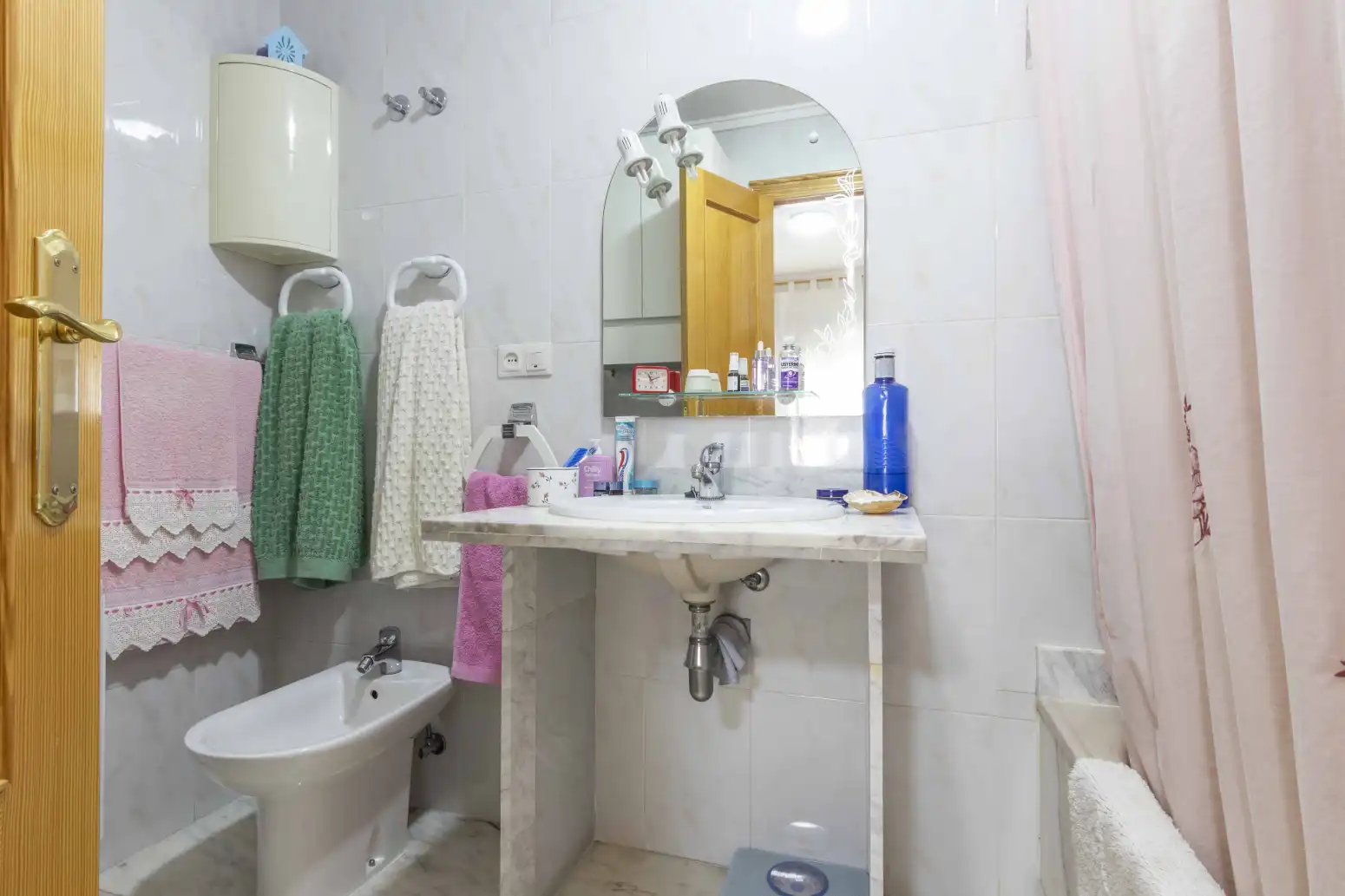 Baño de Casa adosada en venta en Chelva con Calefacción, Terraza y Trastero