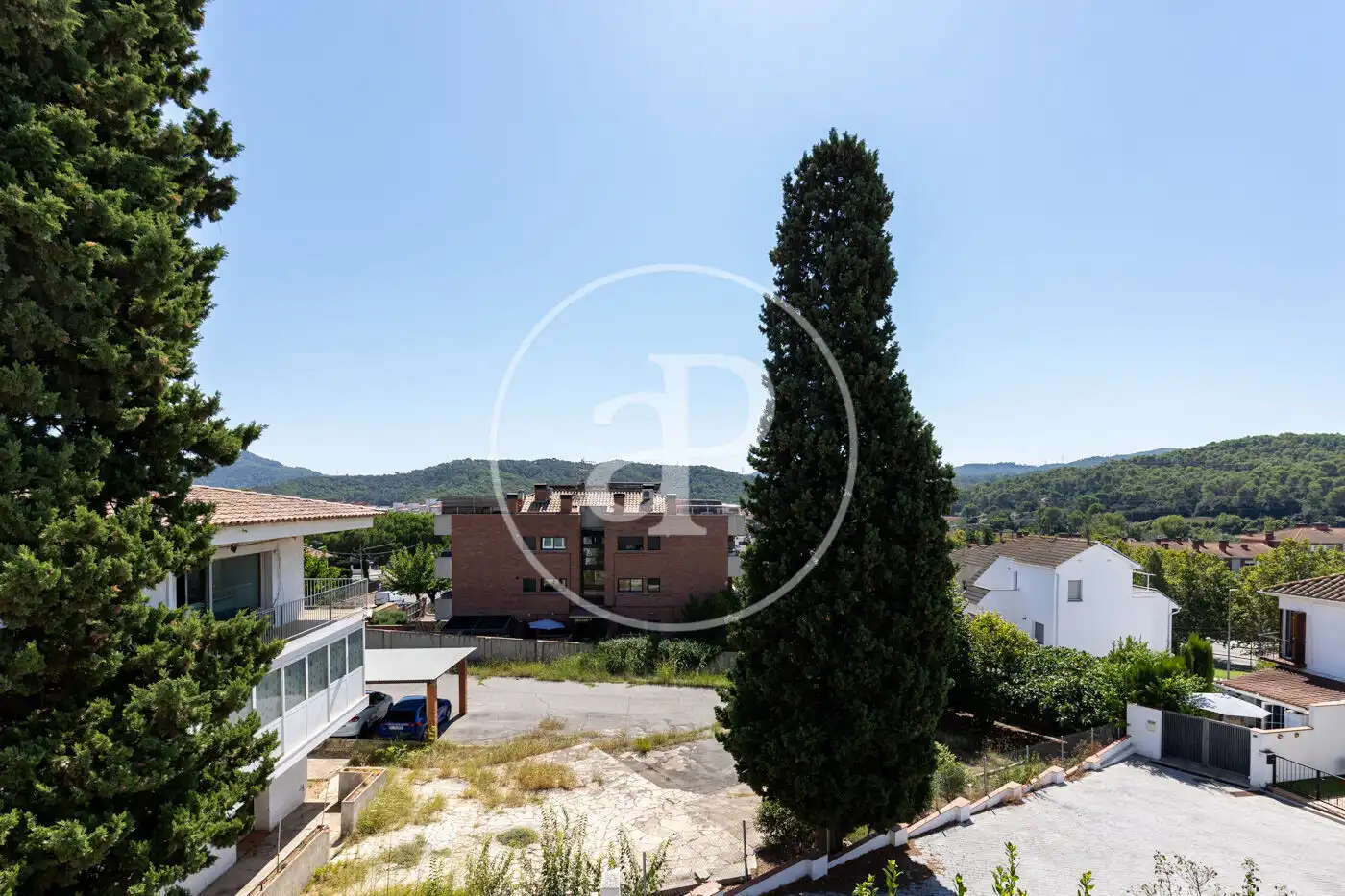 Vista exterior de Casa adosada en venda en Cerdanyola del Vallès amb Aire condicionat, Calefacció i Jardí privat