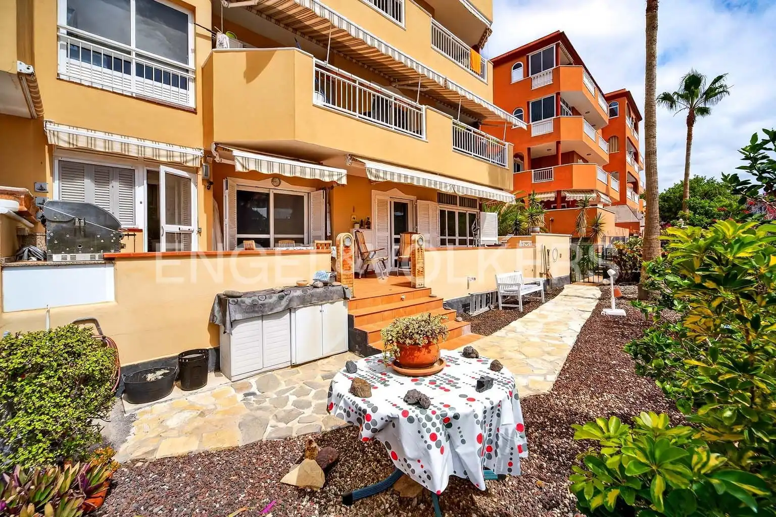 Vista exterior de Piso en venta en Adeje con Terraza, Piscina y Amueblado