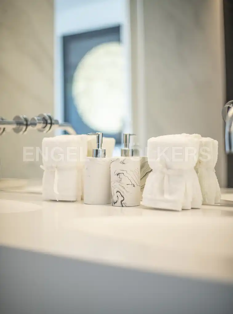 Baño de Piso de alquiler en Barcelona con Aire acondicionado, Calefacción y Piscina