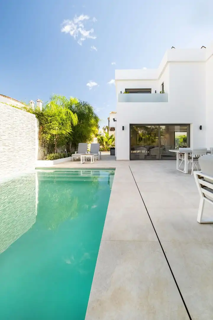 Piscina de Casa o chalet en venta en Marbella con Aire acondicionado, Jardín privado y Terraza