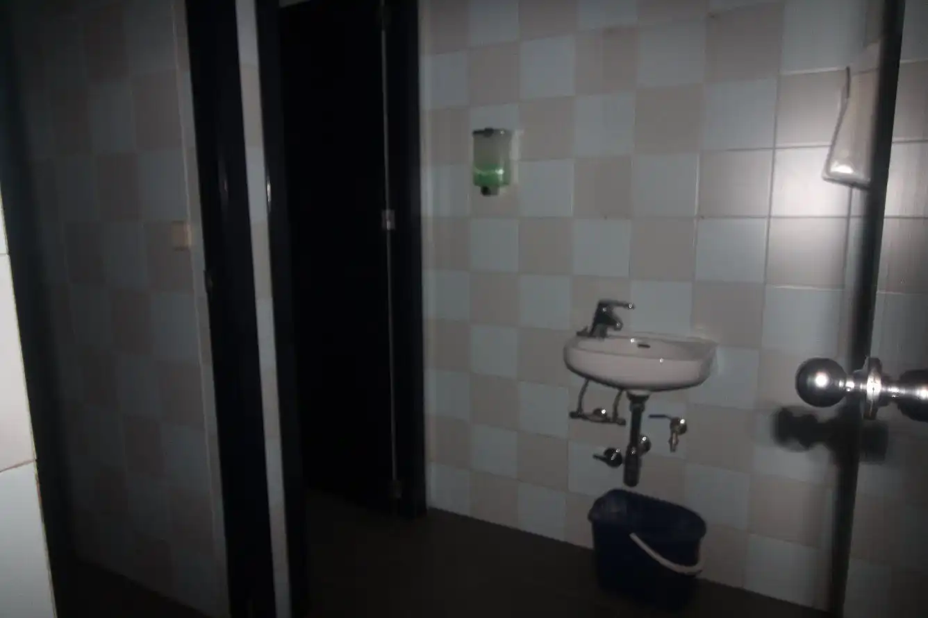 Baño de Local de alquiler en Vigo  con Aire acondicionado