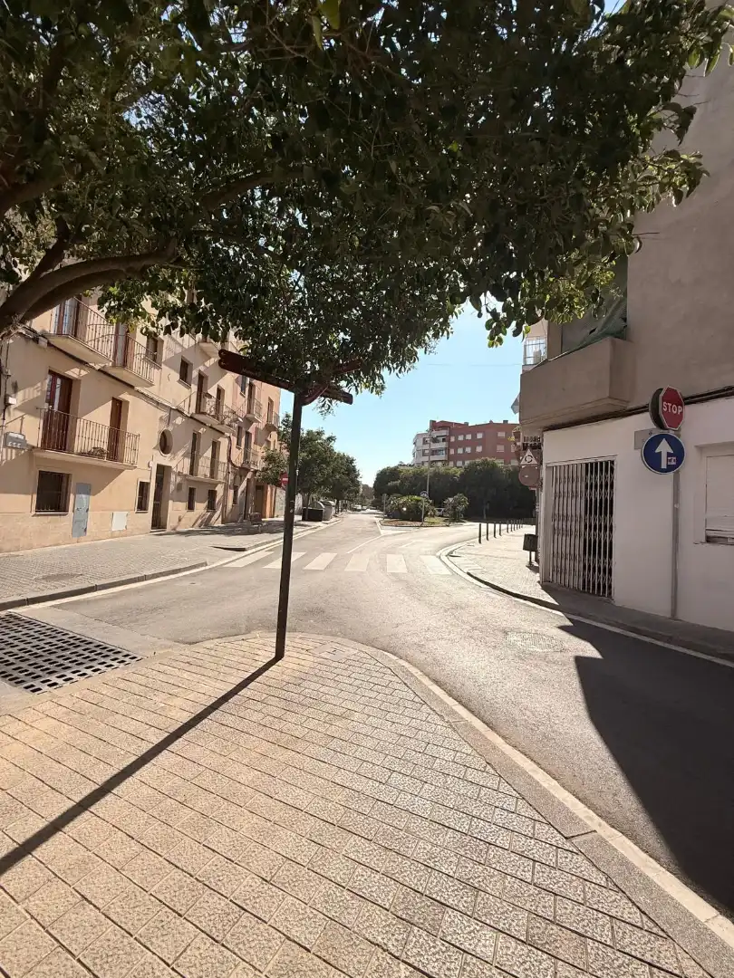 Vista exterior de Local en venda en Vilanova i la Geltrú amb Aire condicionat i Alarma