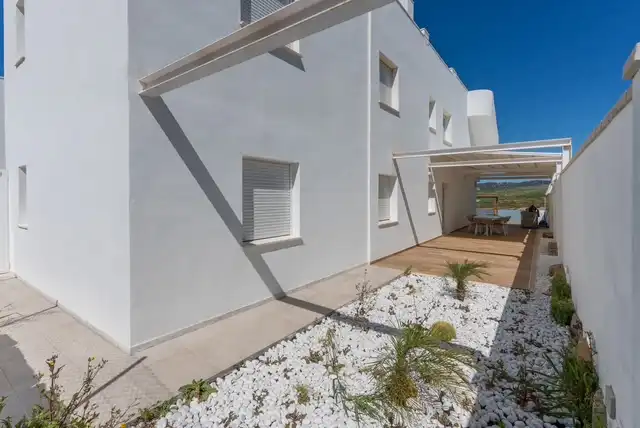 Vista exterior de Casa o xalet en venda en Zahara de los Atunes amb Aire condicionat, Jardí privat i Terrassa