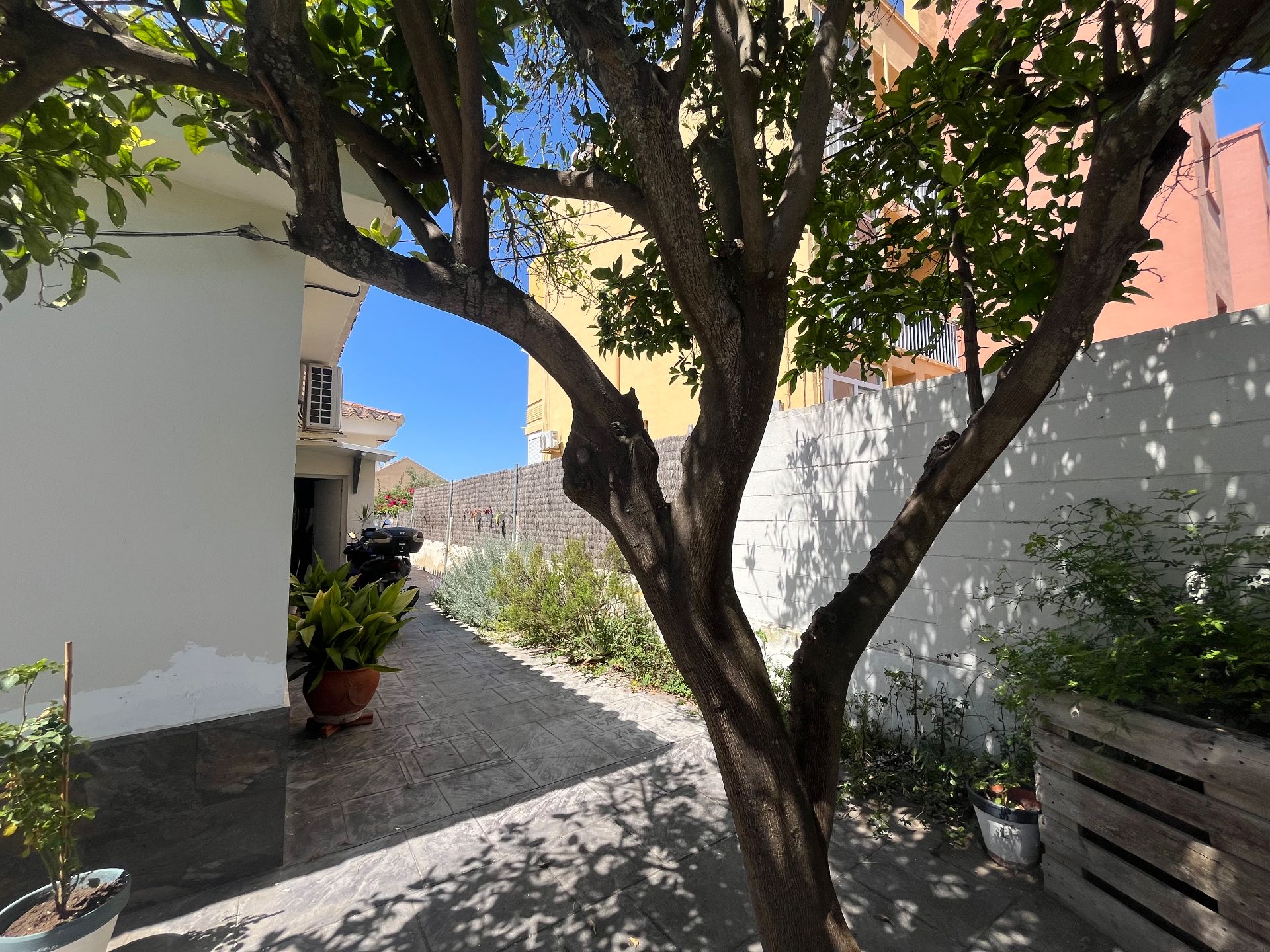 Vista exterior de Casa o xalet en venda en El Puerto de Santa María amb Aire condicionat, Calefacció i Jardí privat