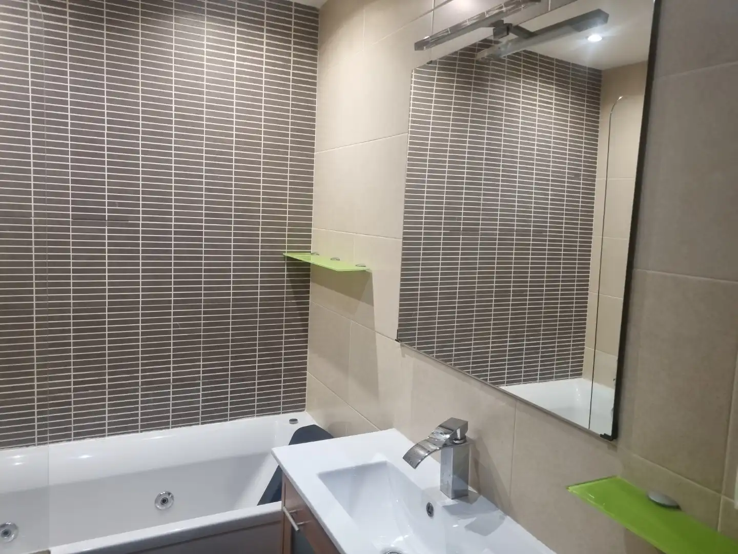Baño de Apartamento en venta en Burgos con Calefacción, Terraza y Trastero