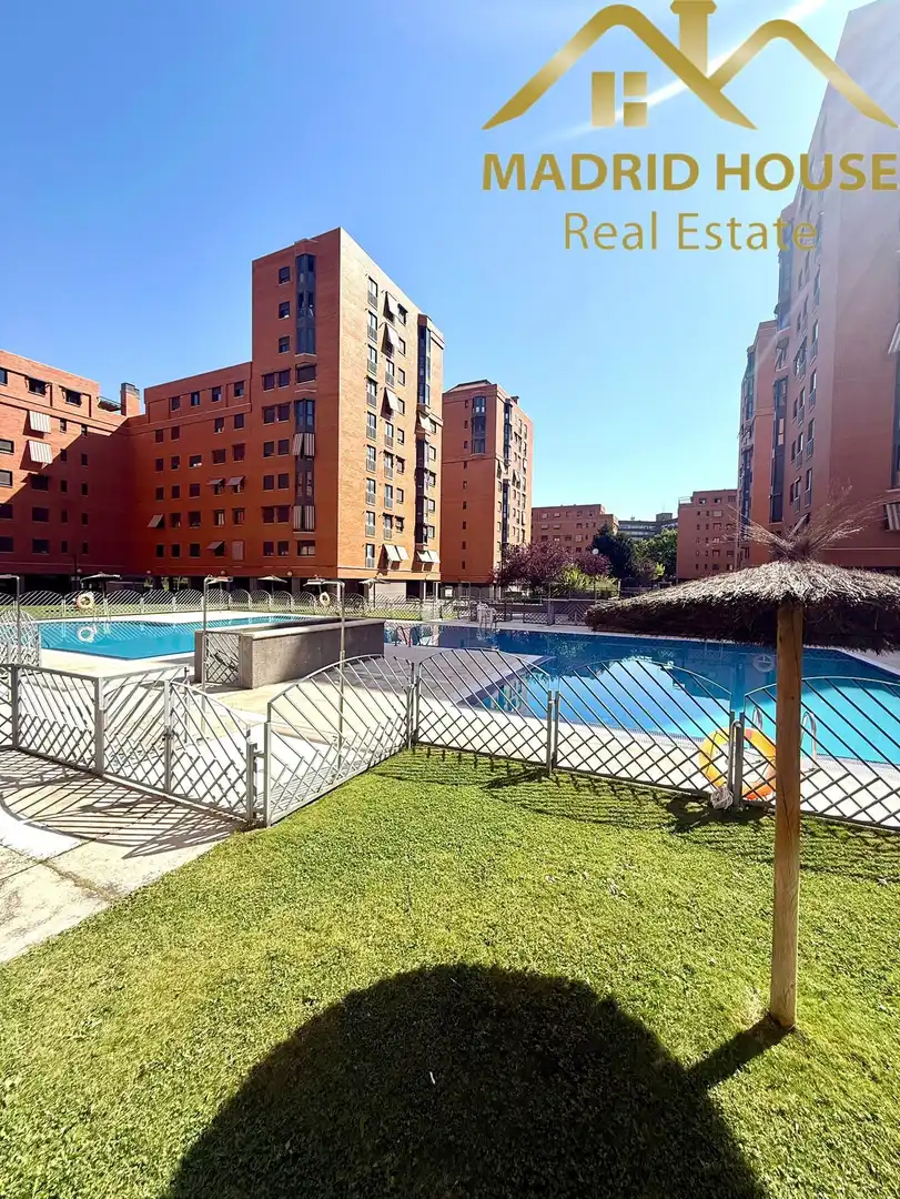 Piscina de Àtic en venda en Madrid amb Aire condicionat, Calefacció i Terrassa
