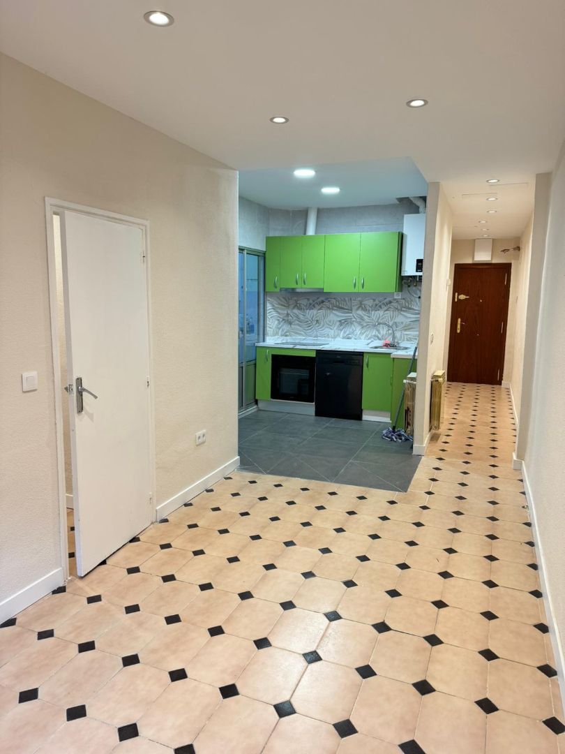 Cuina de Planta baixa en venda en Valladolid Capital amb Calefacció, Moblat i Forn