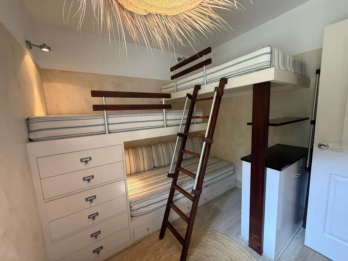 Bedroom of Flat for rent in Castell d'Aro, Platja d'Aro i s'Agaró  with Air Conditioner, Private garden and Terrace