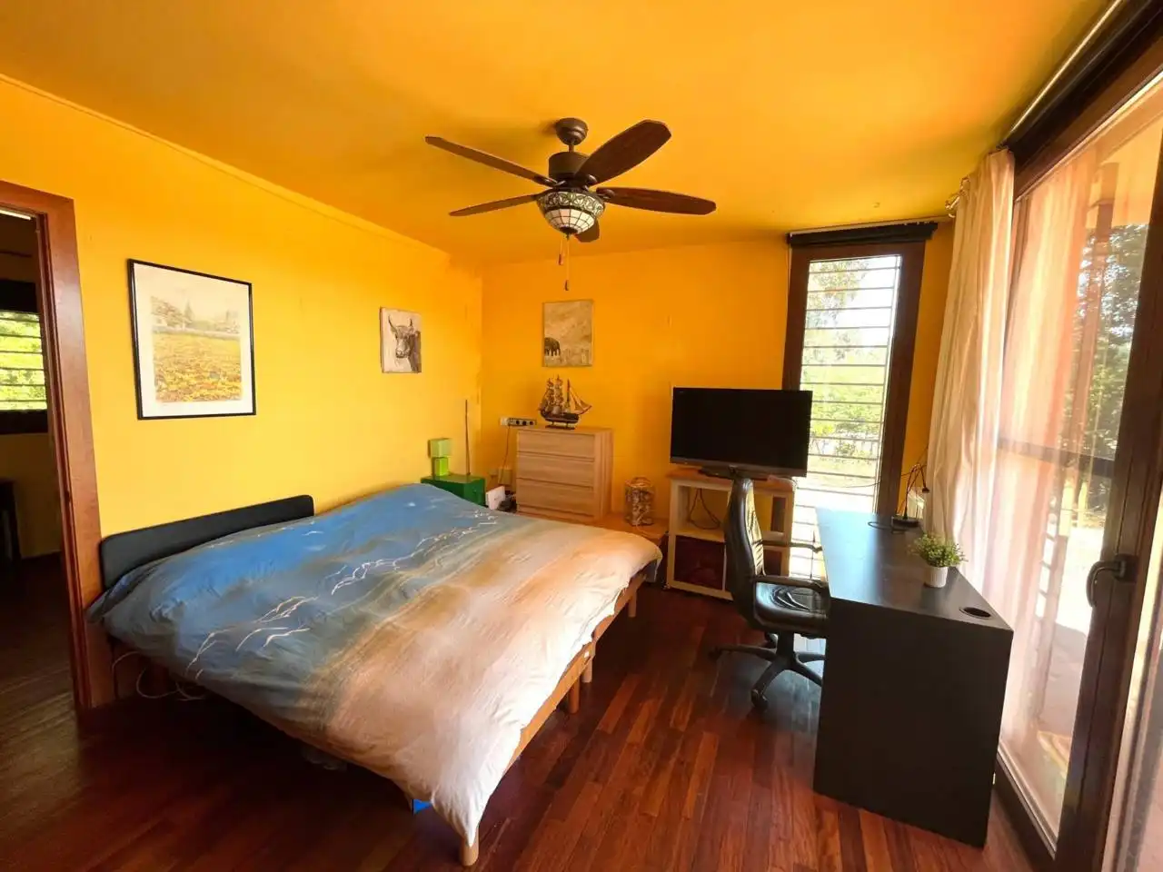 Schlafzimmer von Haus oder Chalet zum Verkauf in Bescanó mit Klimaanlage, Heizung und Privatgarten