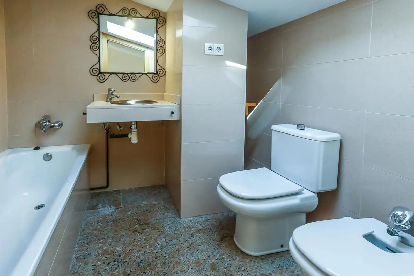 Badezimmer von Maisonette zum Verkauf in Sabadell mit Klimaanlage, Heizung und Parkett
