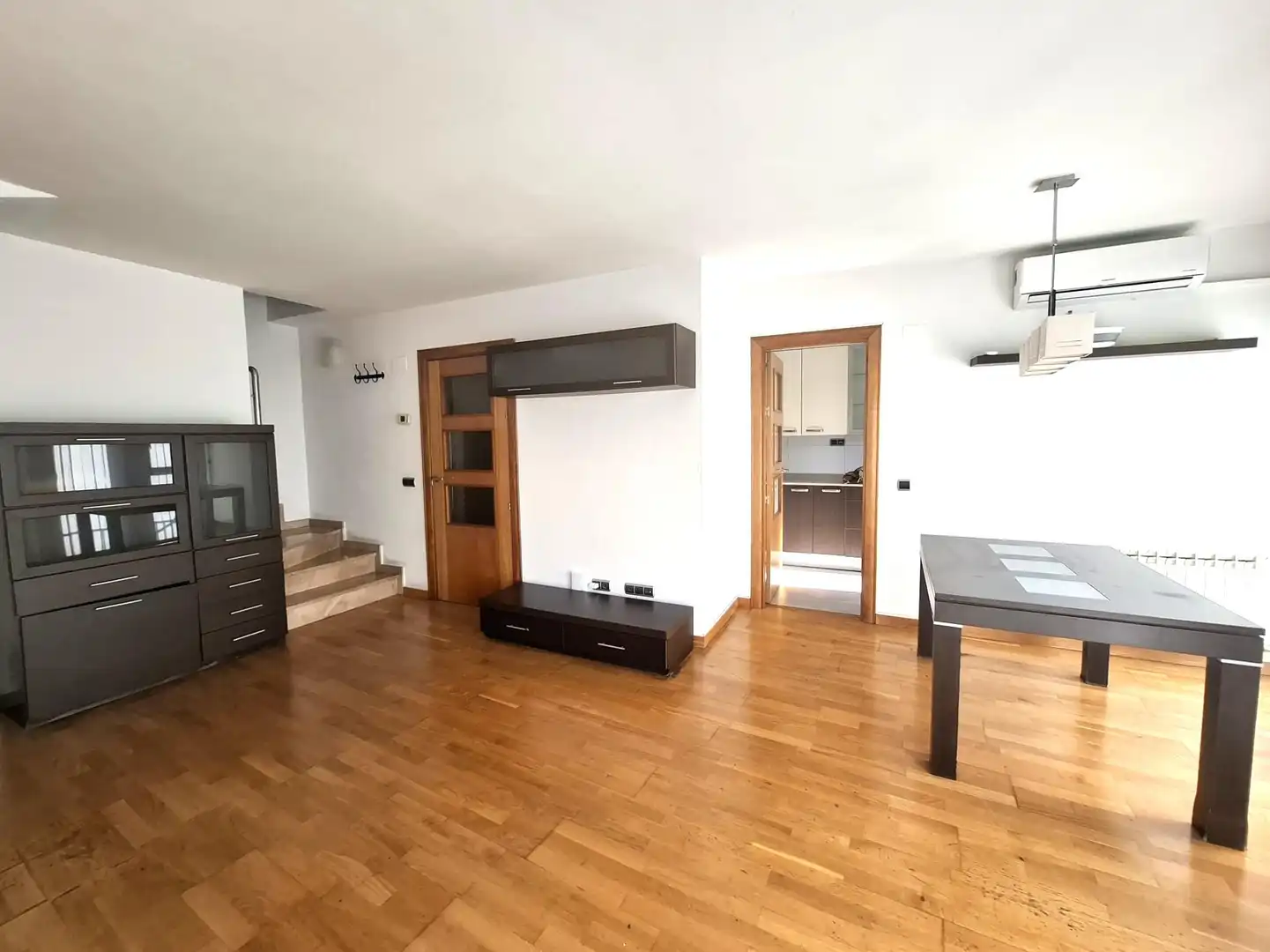 Sala de estar de Dúplex en venta en Olesa de Montserrat con Aire acondicionado, Calefacción y Jardín privado