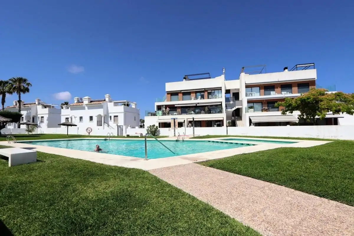 Appartement compact avec piscine à vendre à Orihuela Costa