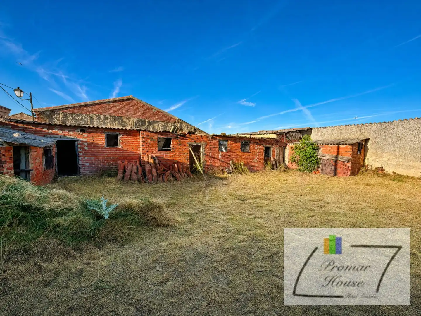 Exterior view of Houses for sale in Rivilla de Barajas  with Storage room