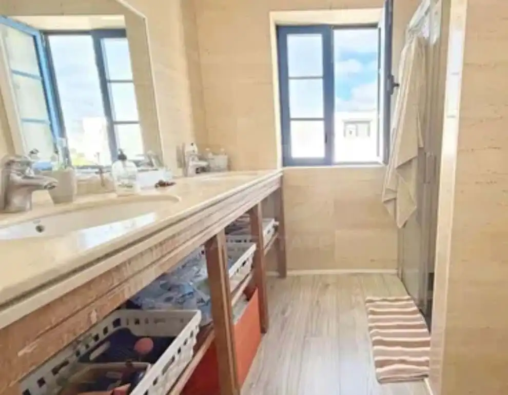 Baño de Casa adosada en venta en Yaiza con Calefacción, Terraza y Piscina