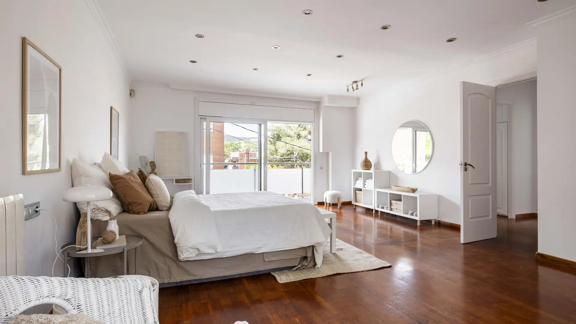 Bedroom of Houses for sale in  Barcelona Capital  with Air Conditioner, Heating and Private garden
