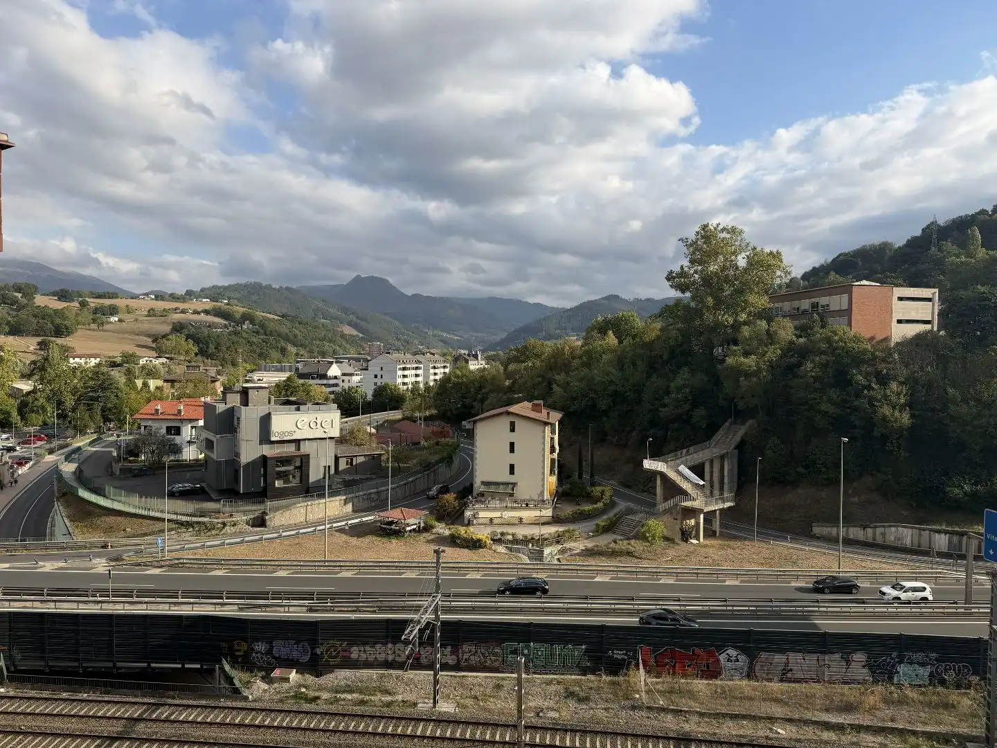 Vista exterior de Pis en venda en Beasain amb Terrassa i Balcó
