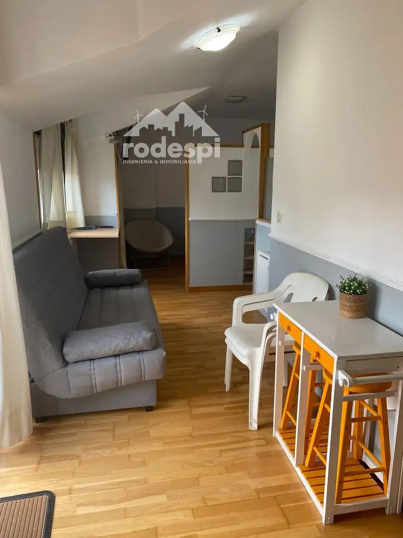 Habitación de Ático de alquiler en A Cañiza   con Calefacción, Terraza y Amueblado