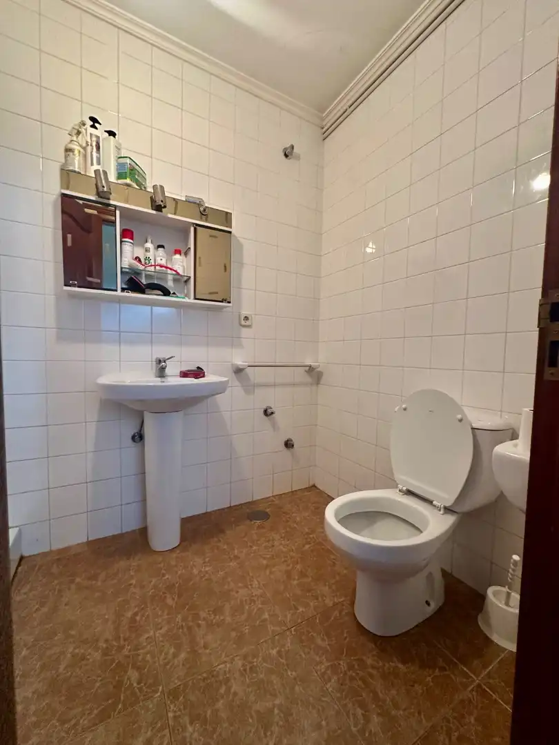 Bany de Casa o xalet en venda en Narón amb Calefacció, Terrassa i Traster