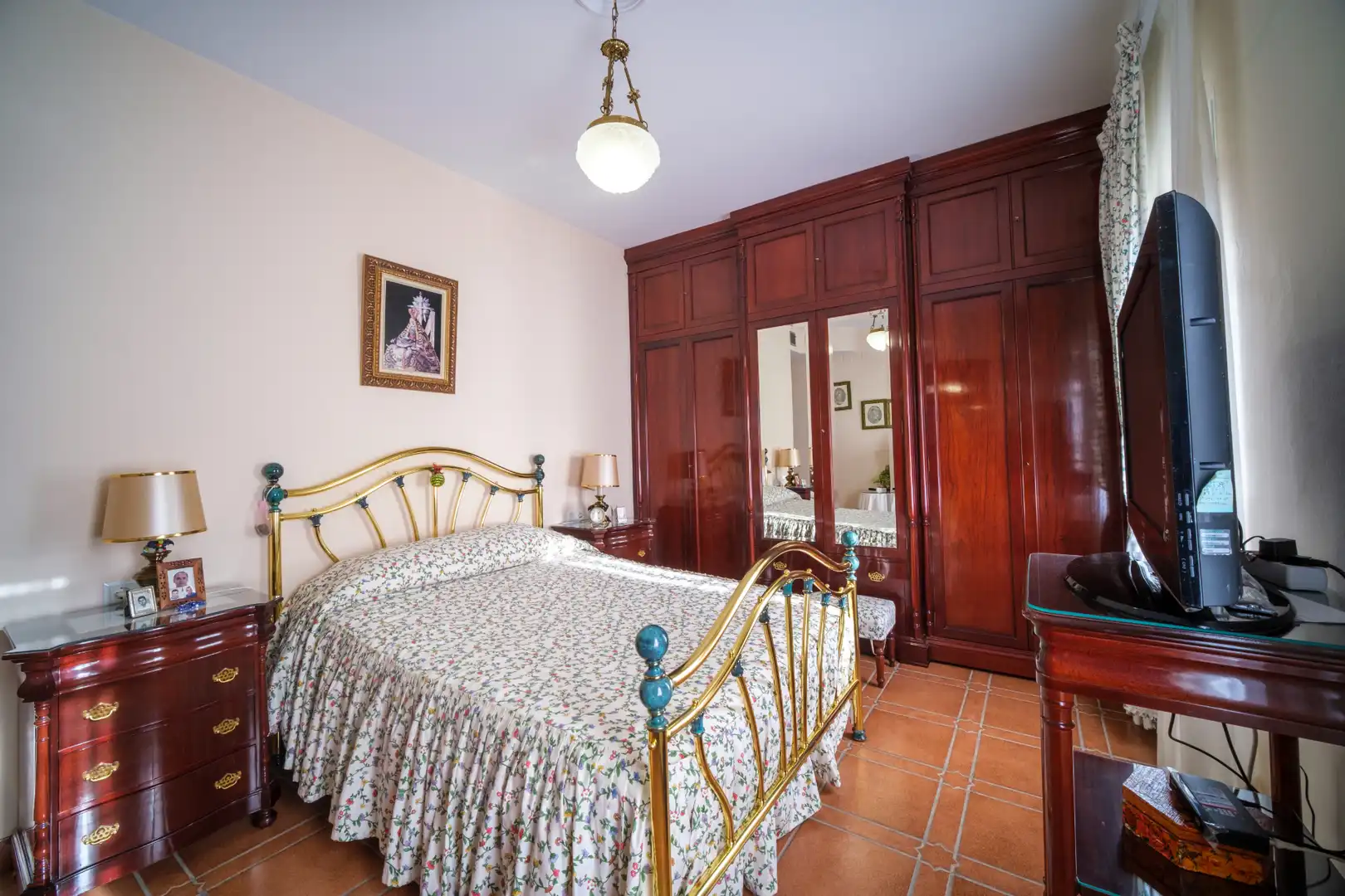 Dormitori de Casa o xalet en venda en Montequinto amb Jardí privat, Terrassa i Moblat