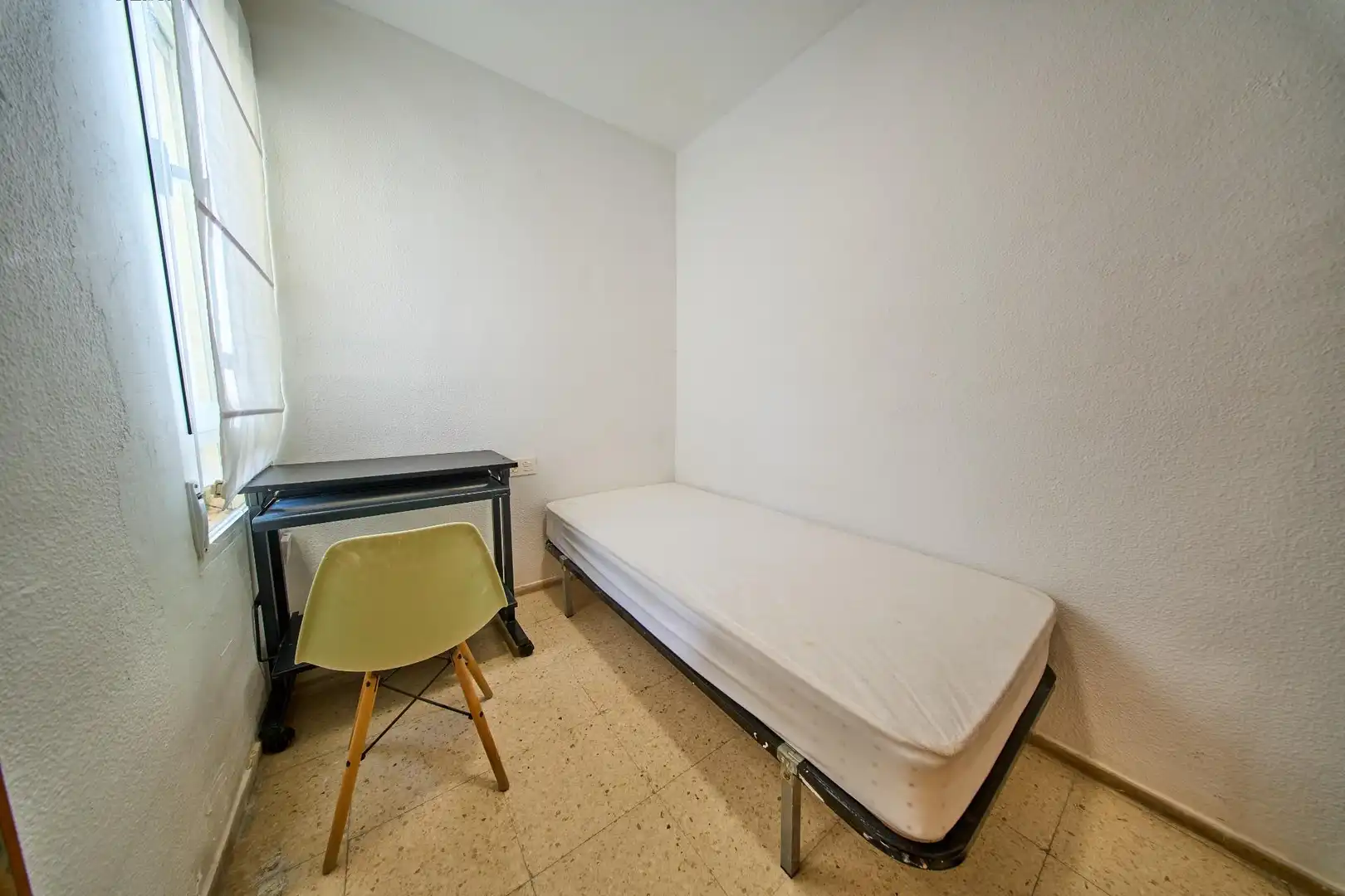 Habitación de Piso para compartir en Granada con Amueblado
