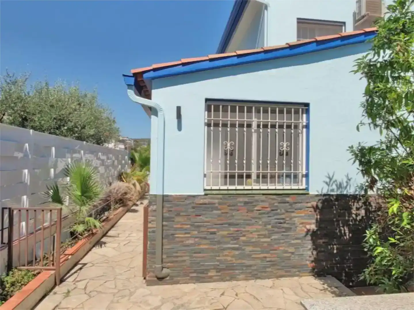 Vista exterior de Casa o xalet en venda en Sitges amb Aire condicionat, Piscina i Balcó