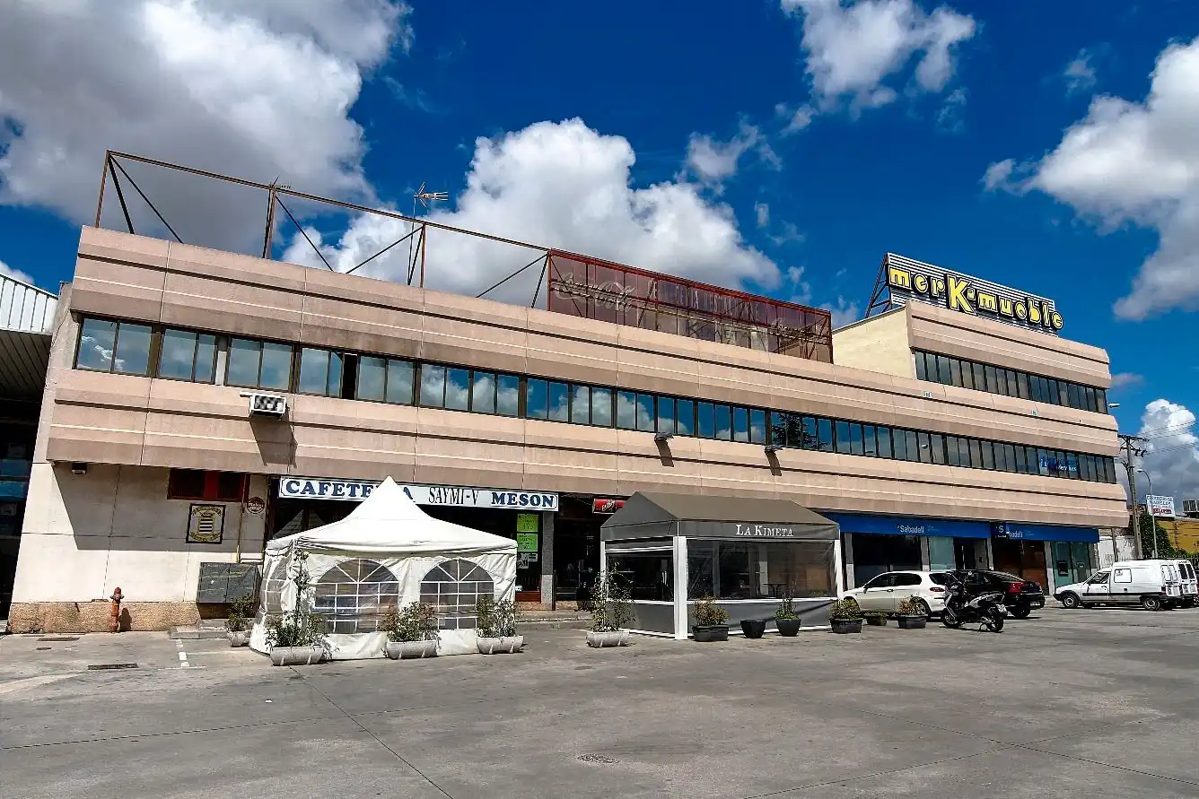 Business premises to rent in Paseo John Lennon 13, imagen 2