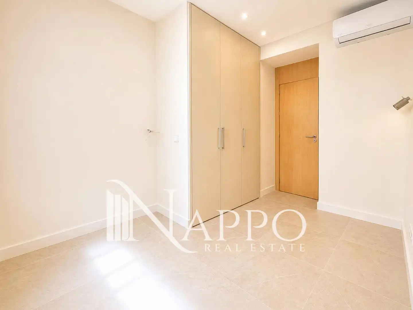 Bedroom of Flat for sale in Madrid  with Air Conditioner, Heating and Oven